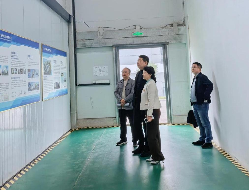 Yichuan County Leaders Visit Hanyin Optoelectronic for Research